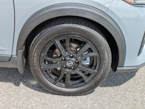 Certified 2021 Nissan Kicks SR FWD image 11