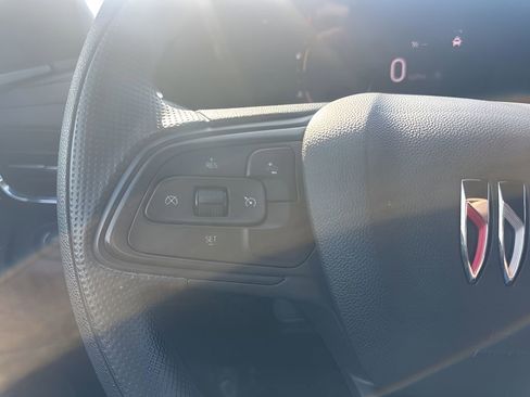 Used 2025 Buick Envista Preferred image 13