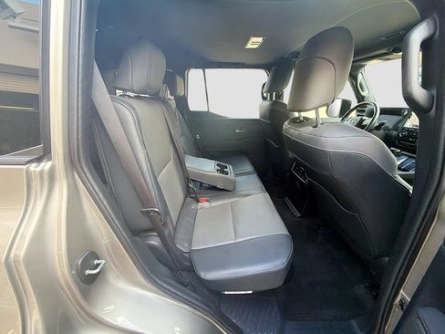 Used 2024 Lexus GX 550 w/ Cold Area Package AWD/4WD image 29