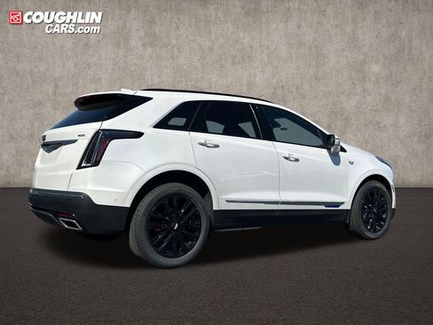 New 2025 Cadillac XT5 Sportv w/ LPO, Blue Accent Package AWD/4WD image 6