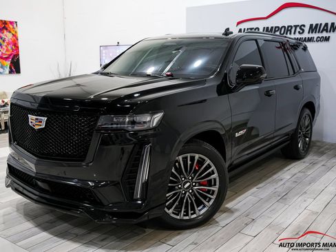 Used 2023 Cadillac Escalade V AWD/4WD image 1