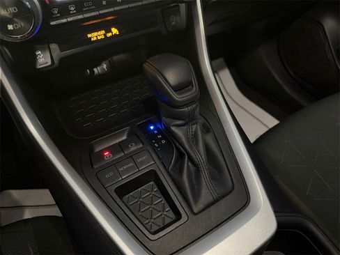 Used 2022 Toyota RAV4 XLE w/ Convenience Package image 25