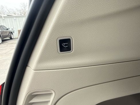 Used 2023 Chrysler Pacifica Touring-L image 18