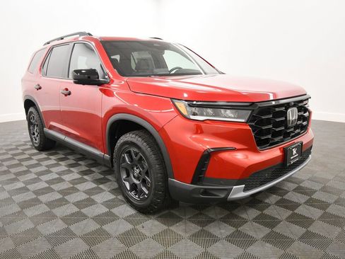 Certified 2025 Honda Pilot TrailSport image 10