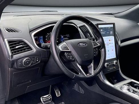 Used 2021 Ford Edge ST image 17