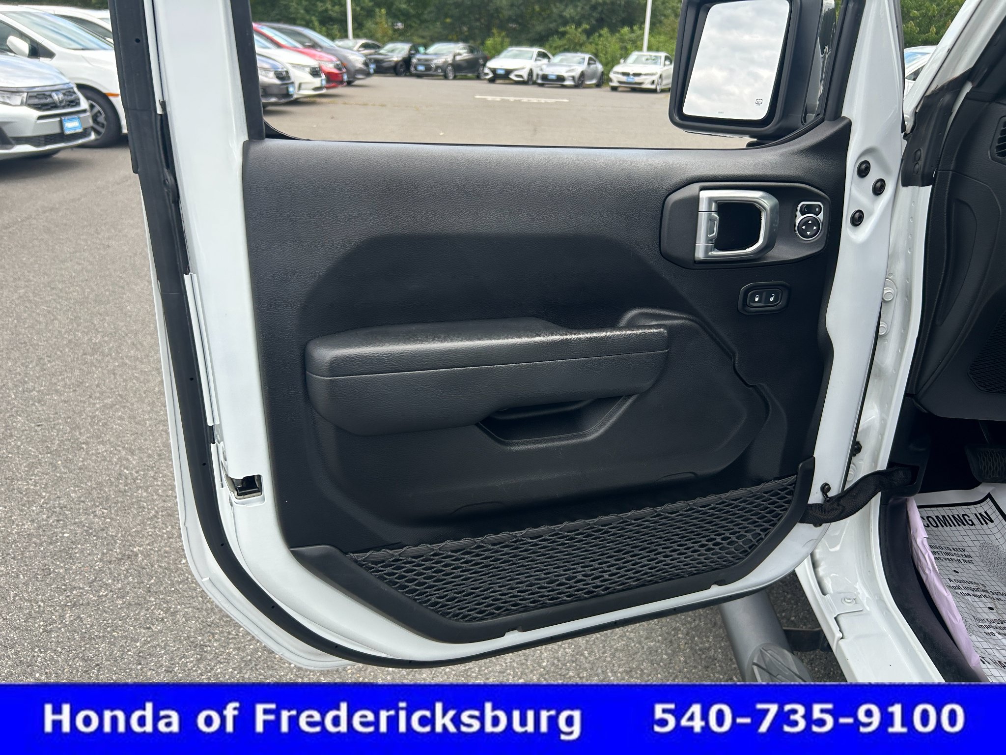 Used 2023 Jeep Gladiator Sport AWD/4WD image 10