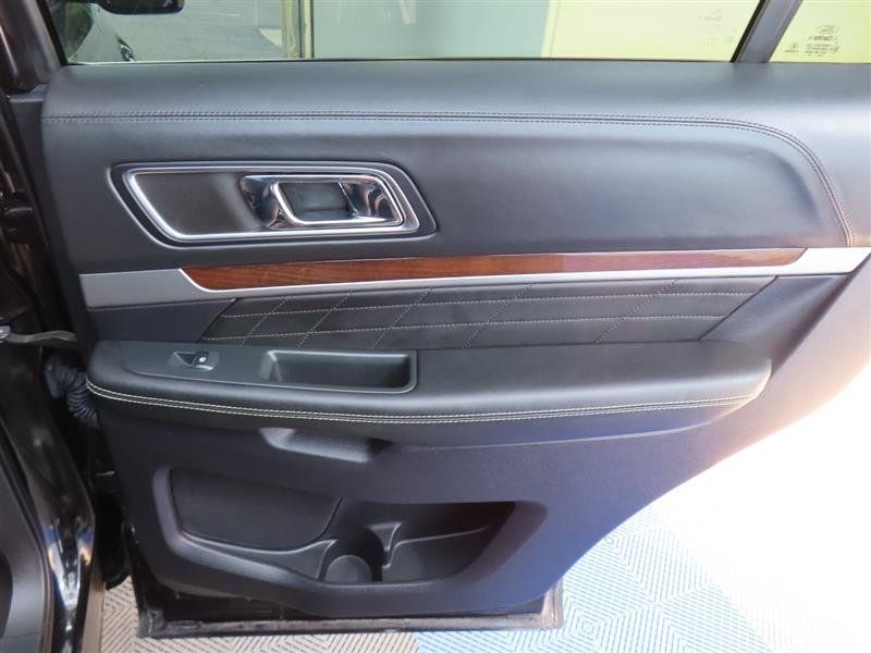 Used 2019 Ford Explorer Platinum AWD/4WD image 39
