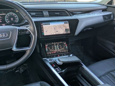 Used 2024 Audi Q8 e-tron Premium Plus image 9