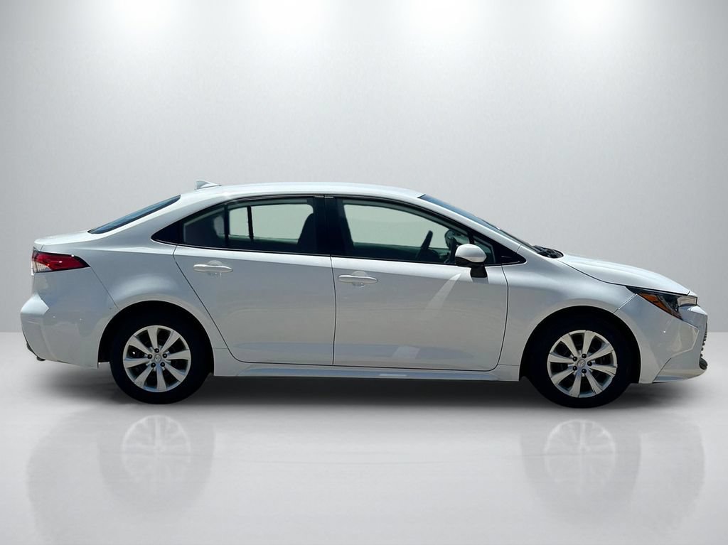 Used 2025 Toyota Corolla LE FWD image 4