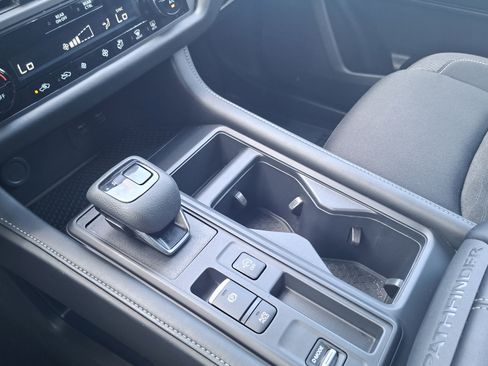 Used 2025 Nissan Pathfinder S FWD image 16