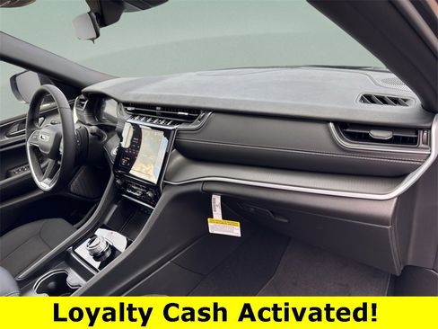 New 2025 Jeep Grand Cherokee Laredo w/ Luxury Tech Group I image 34