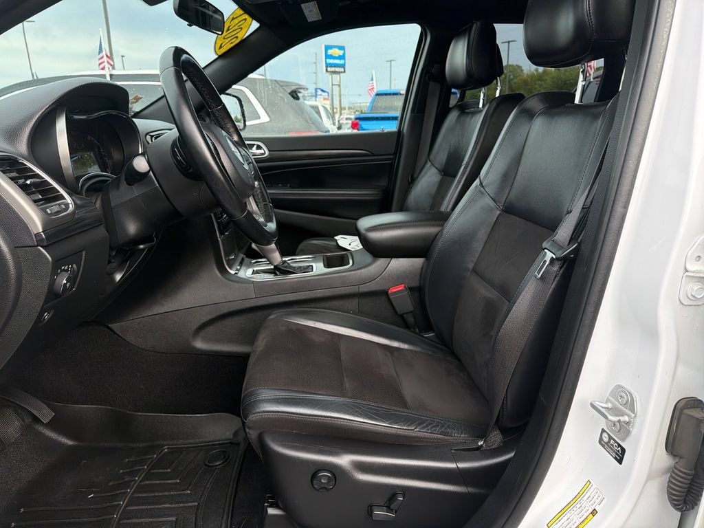 Used 2021 Jeep Grand Cherokee Laredo X AWD/4WD image 27
