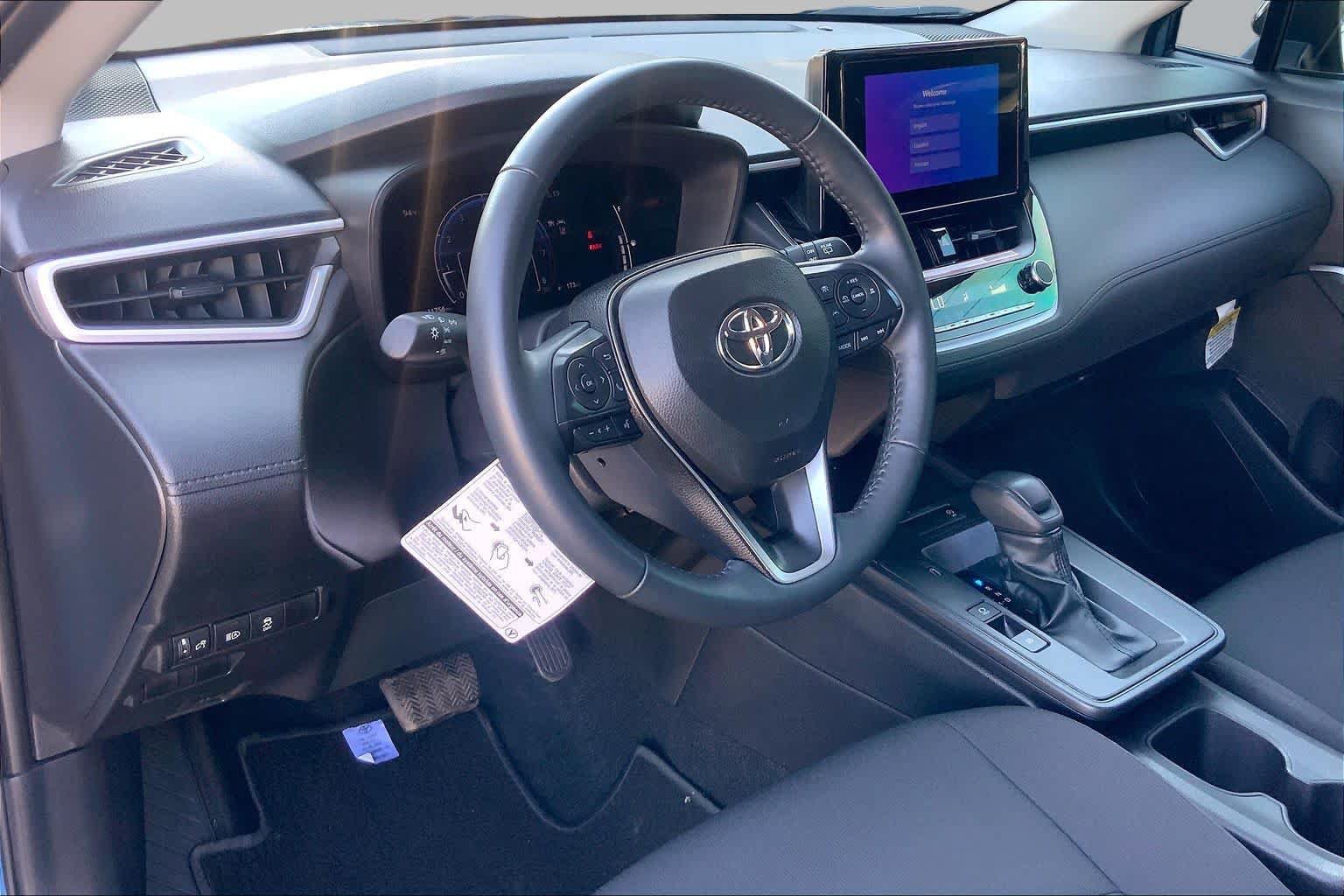 Used 2026 Toyota Corolla Cross LE FWD image 17