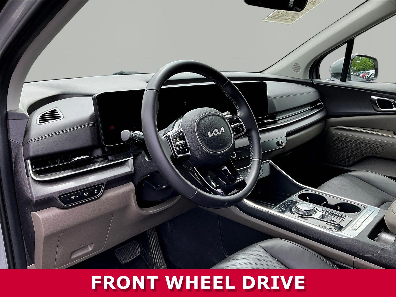 Used 2025 Kia Carnival EX FWD image 14