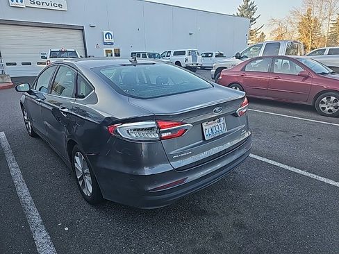 Used 2019 Ford Fusion SE image 4