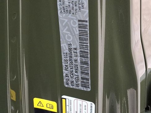 Certified 2021 Jeep Wrangler Unlimited Sahara w/ Cold Weather Group image 27