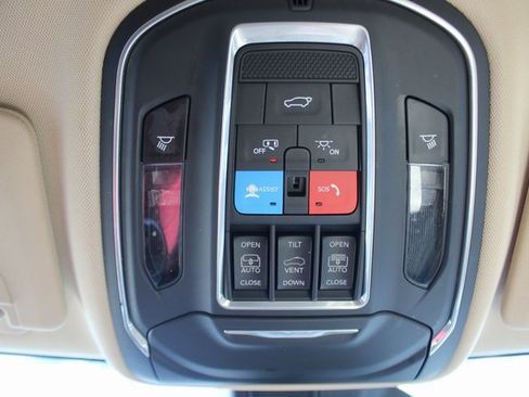 Used 2022 Jeep Grand Cherokee Limited image 12