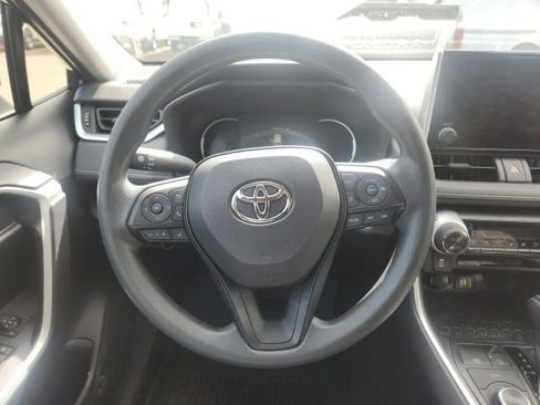 Used 2025 Toyota RAV4 XLE AWD/4WD image 8
