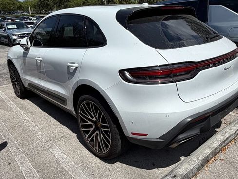 Used 2022 Porsche Macan AWD/4WD image 3