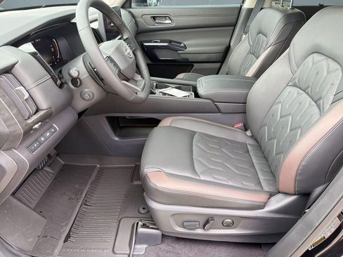 New 2026 Nissan Pathfinder Platinum FWD image 5