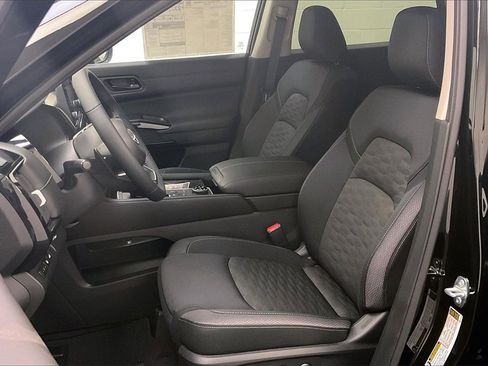 Certified 2025 Nissan Pathfinder SV image 10