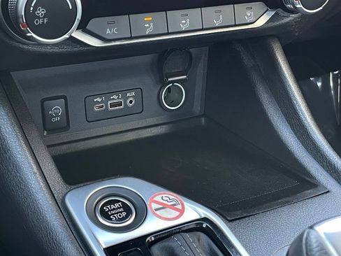 Used 2025 Nissan Sentra SV FWD image 21