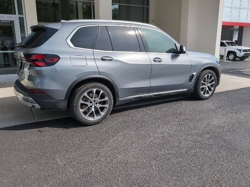 Used 2024 BMW X5 xDrive40i w/ Premium Package AWD/4WD image 3