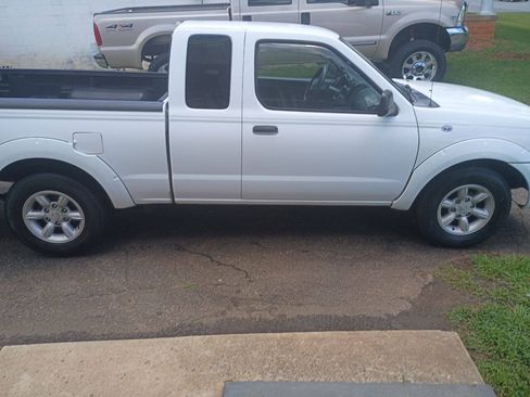Used 2004 Nissan Frontier XE w/ (VTP) Value Truck Pkg RWD image 6