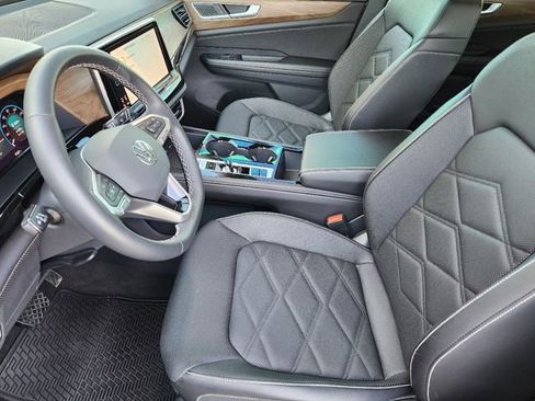 New 2024 Volkswagen Atlas SE image 9