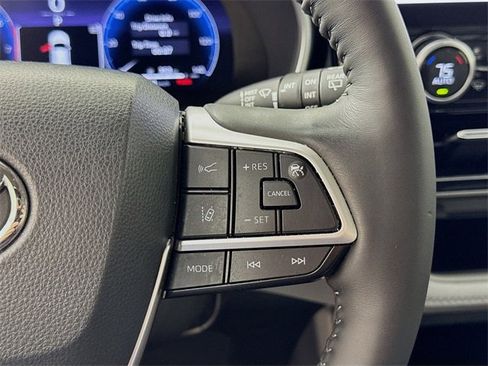 Used 2023 Toyota Highlander Limited image 18