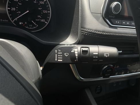 Used 2025 Nissan Rogue SV FWD image 21