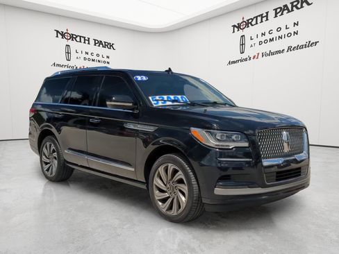 Used 2023 Lincoln Navigator Reserve AWD/4WD image 6