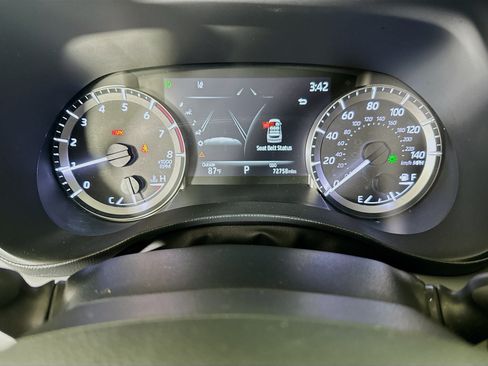 Used 2023 Toyota Highlander LE AWD/4WD image 19