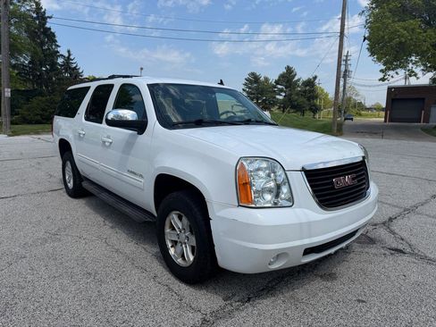 Used 2013 GMC Yukon XL SLT AWD/4WD image 3