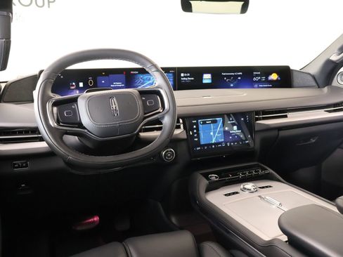 New 2025 Lincoln Navigator Reserve w/ Jet Appearance Package AWD/4WD image 2