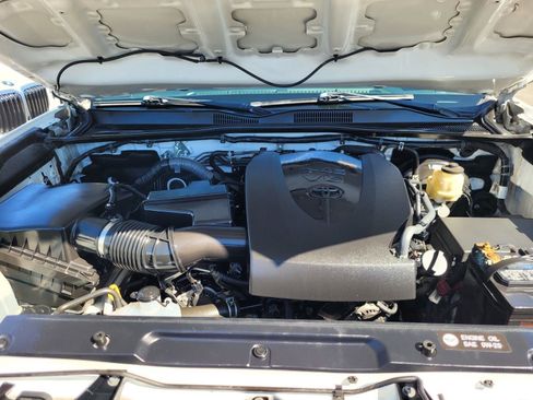 Used 2016 Toyota Tacoma Limited w/ Towing Package image 36