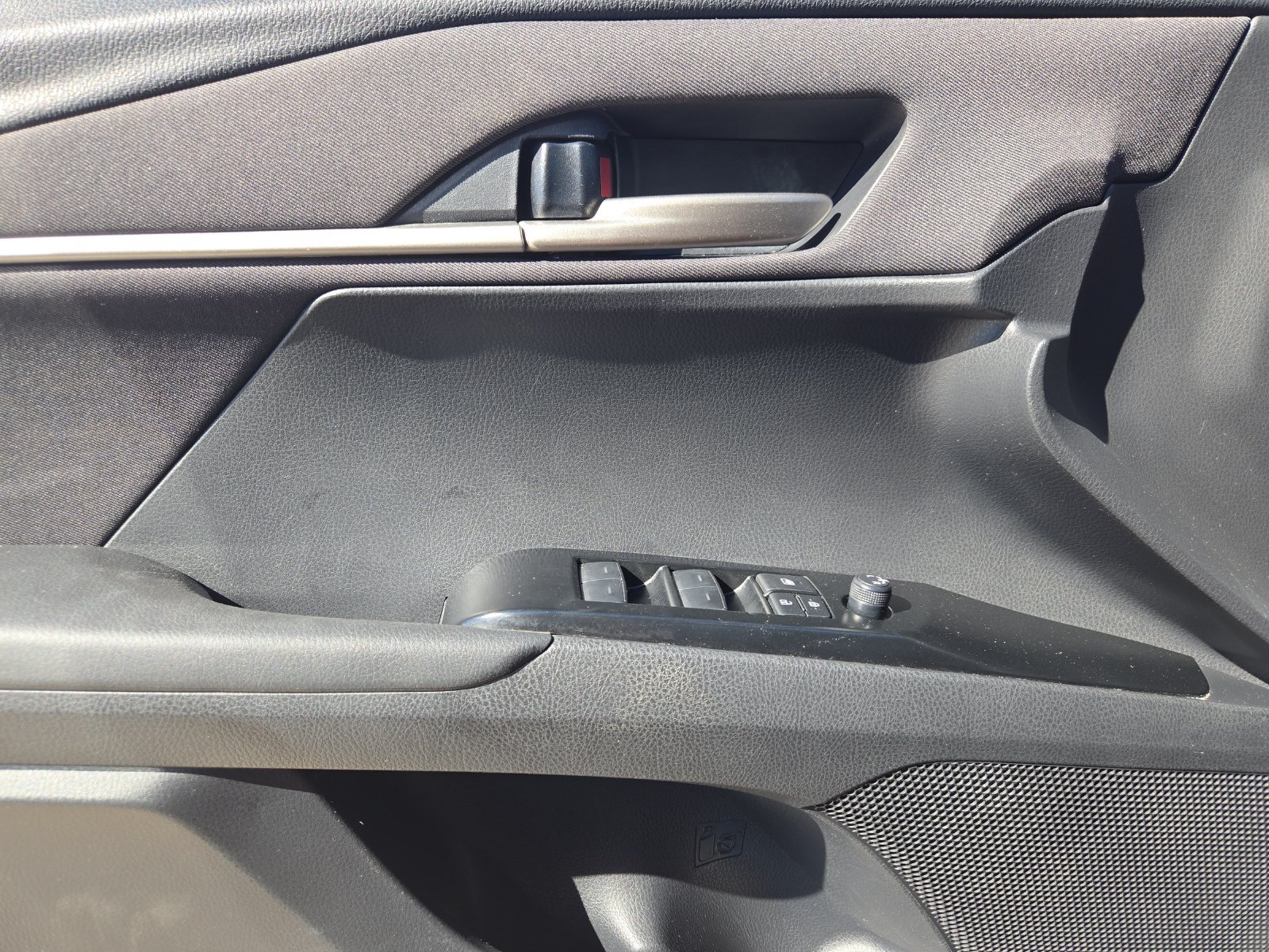 Used 2025 Toyota Camry LE FWD image 26