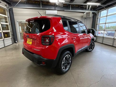 Used 2017 Jeep Renegade Trailhawk AWD/4WD image 5