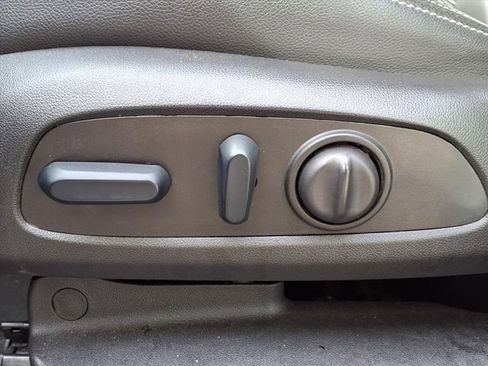 Used 2024 GMC Terrain SLT image 14