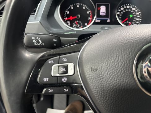 Used 2019 Volkswagen Tiguan SE w/ Panoramic Sunroof Package AWD/4WD image 19