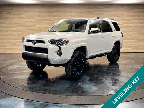 Used 2023 Toyota 4Runner SR5 Premium w/ SR5 Premium Package image 3