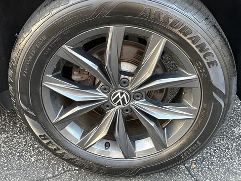Used 2022 Volkswagen Tiguan SE AWD/4WD image 10
