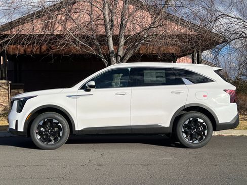 New 2026 Kia Sorento S image 7