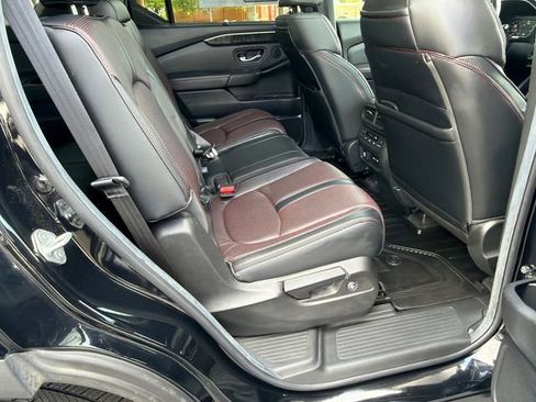 Used 2025 Honda Pilot Black Edition image 15