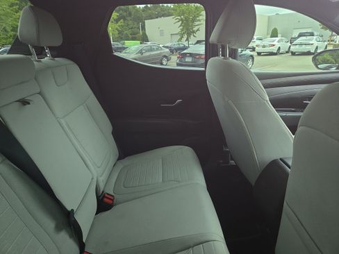 Used 2025 Hyundai Santa Cruz SE FWD image 10