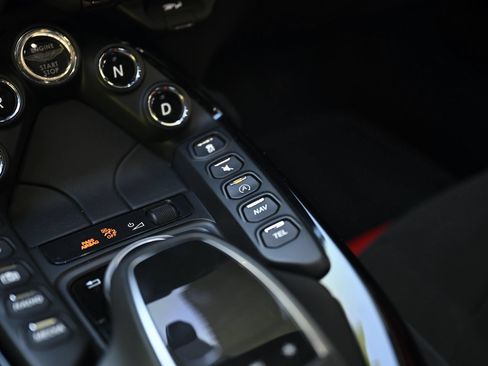 Used 2020 Aston Martin V8 Vantage Coupe RWD image 33