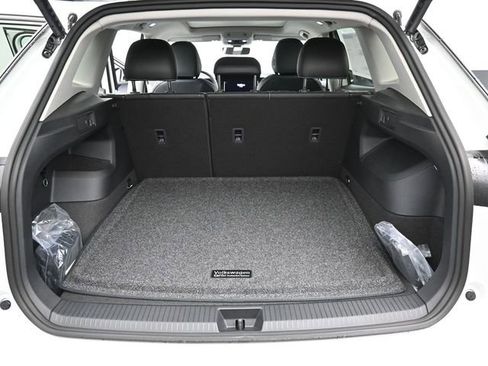 New 2026 Volkswagen Tiguan SE image 12