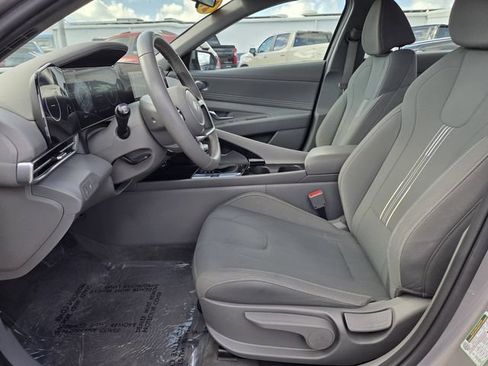 Used 2025 Hyundai Elantra SEL FWD image 12