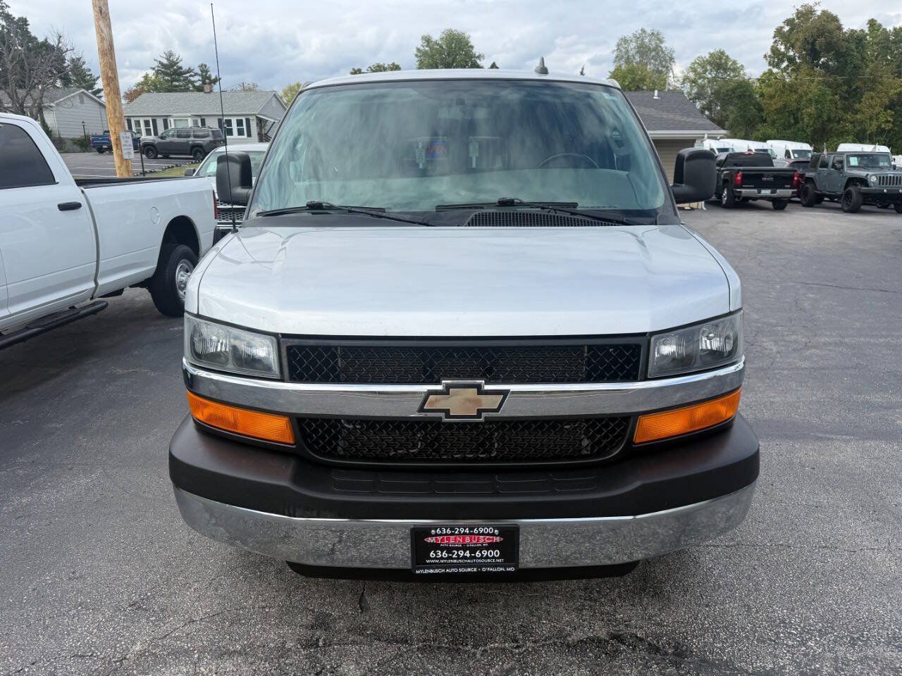 Used 2016 Chevrolet Express 3500 LT w/ LT Preferred Equipment Group RWD image 3