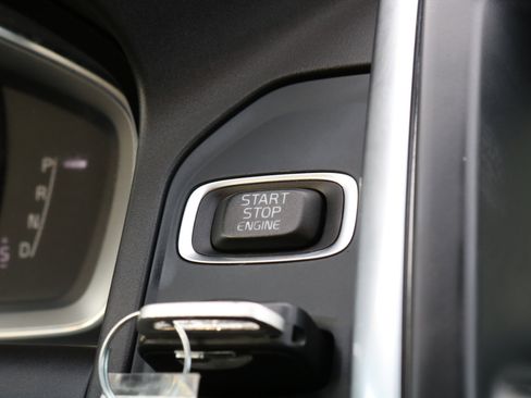 Used 2015 Volvo XC60 T5 Platinum image 32